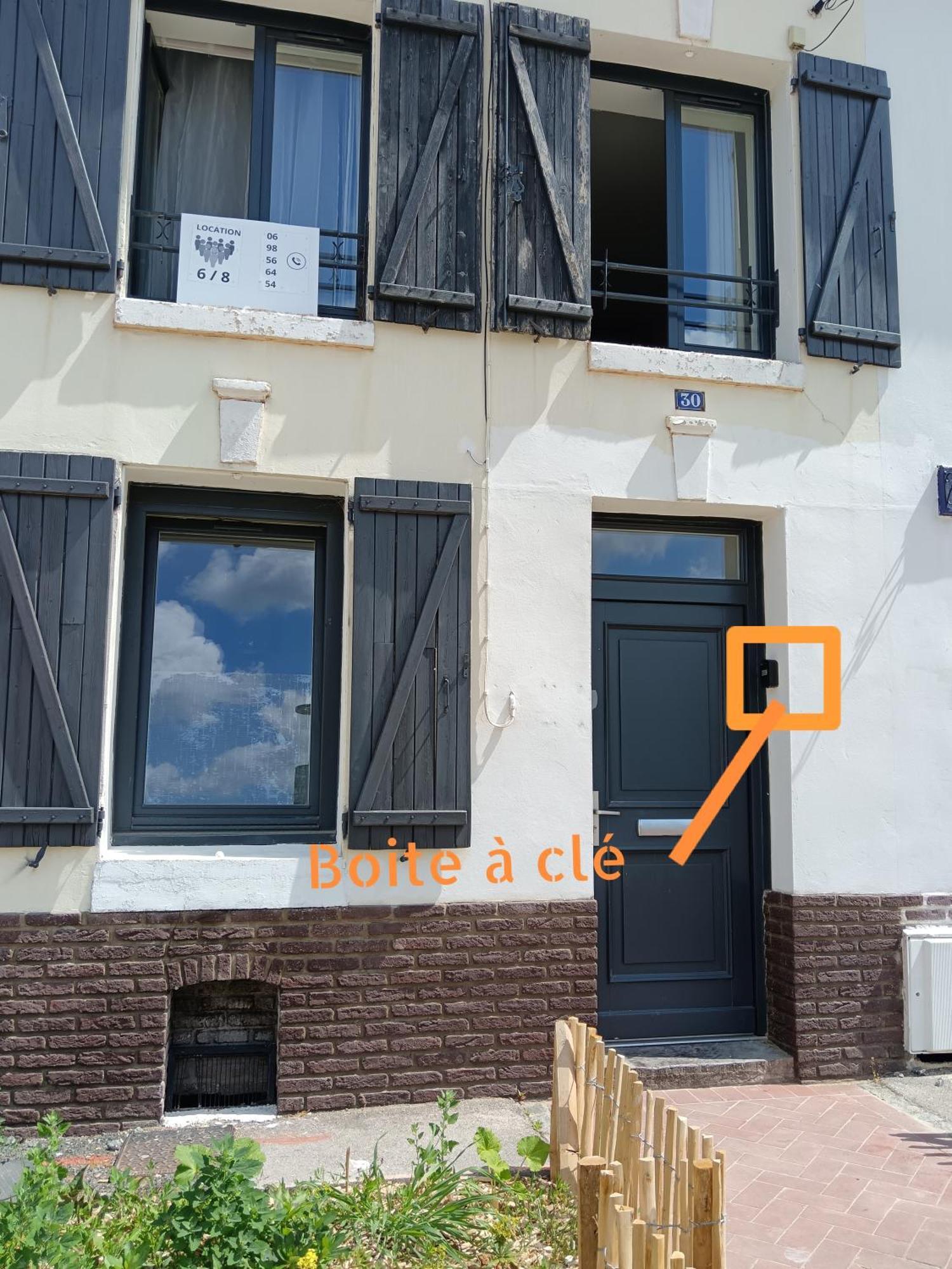 Logement 6 A 8 Personnes Gamaches  Bilik gambar